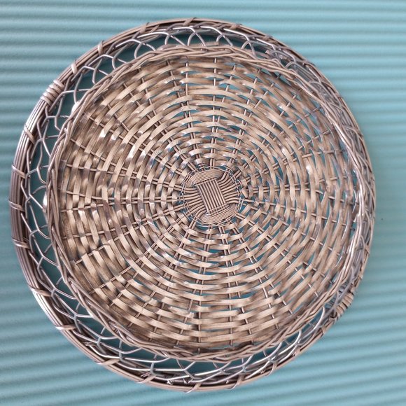 Vintage Aluminum Woven Metal Round Basket, Silver tone, 10 in. diameter - Picture 6 of 7